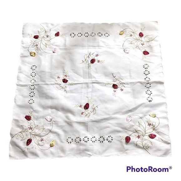 Vintage Tablecloth Ivory Cutwork Embroidery Square 3D Roses Metallic Thread - Picture 1 of 4